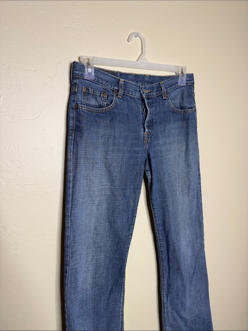 Lucky Brand Women’s Straight Jeans in Medium Blue Wash - Picture 2 of 8